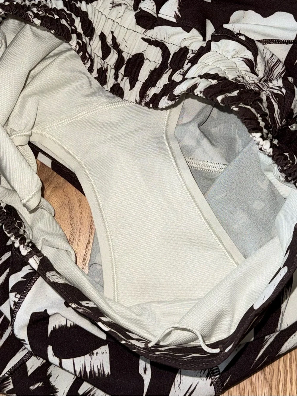 LIKE NEW 4” Lululemon Hotty Hot High Rise Lined Short Espresso Bone Size 6